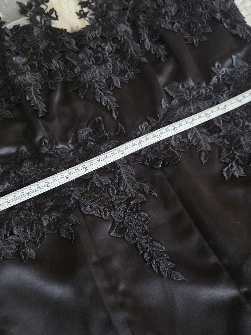 Elegant Black Lace Appliqué Midi Dress - Picture 6 of 12